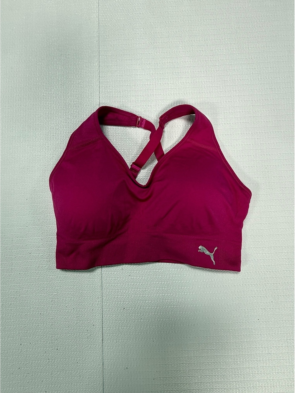 PUMA Women’s Magenta Pink Seamless Sports Bra Size M Adjustable Straps Workout